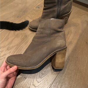 Cute Taupe/Brown Heeled Boots